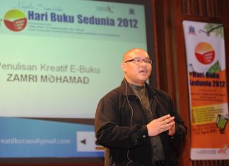 Dari Guru ke Penulis Buku | Panduan Menulis Buku Zamri Mohamad speaking at Hari Buku Sedunia 2012, discussing e-book writing.