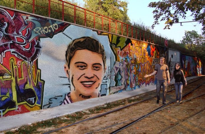 Tukar Gambar Potret Anda Kepada Cover Buku, di Dinding atau Lain-lain Graffiti wall art featuring a portrait, with a couple walking nearby.