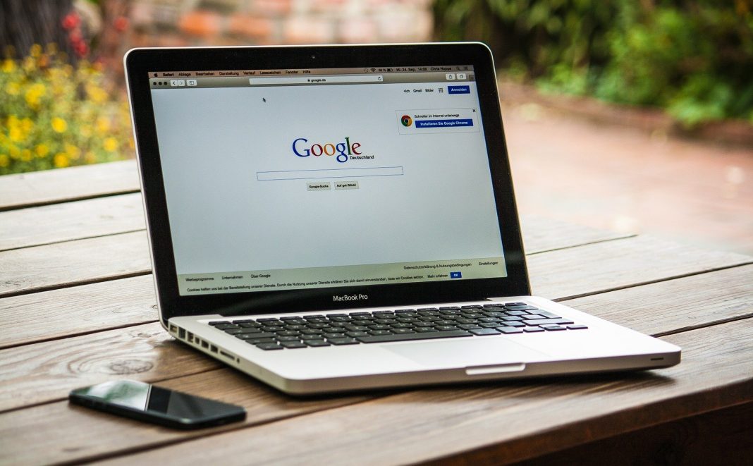 Laptop displaying Google search page in German. MacBook Pro.