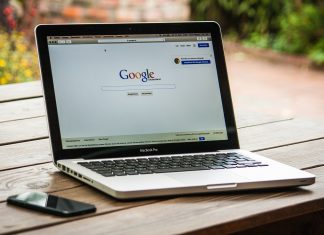 Cara Mudah Tambah Pengguna di Browser Chrome Laptop displaying Google search page in German. MacBook Pro.